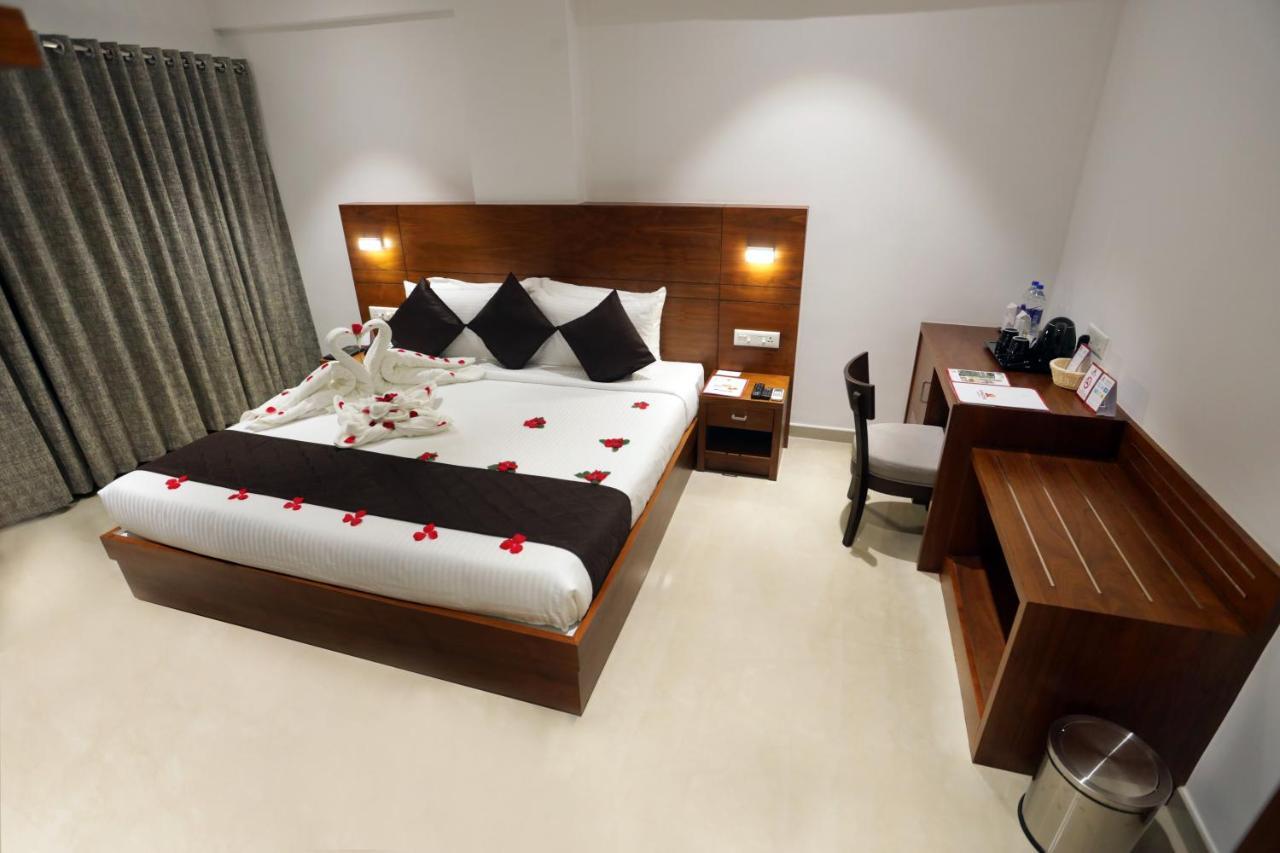 Iswarya Residency Hotel กัตตะยัม ภายนอก รูปภาพ