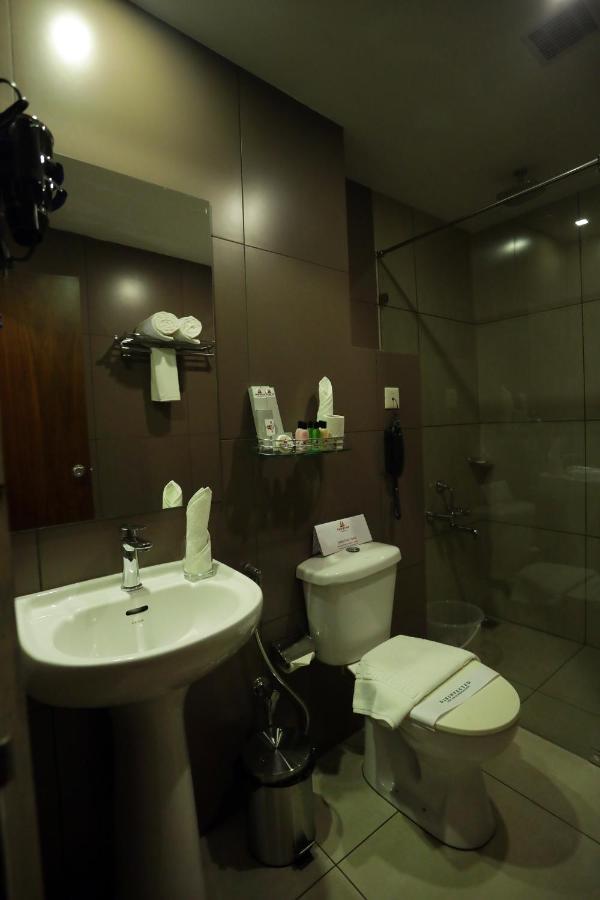 Iswarya Residency Hotel กัตตะยัม ภายนอก รูปภาพ