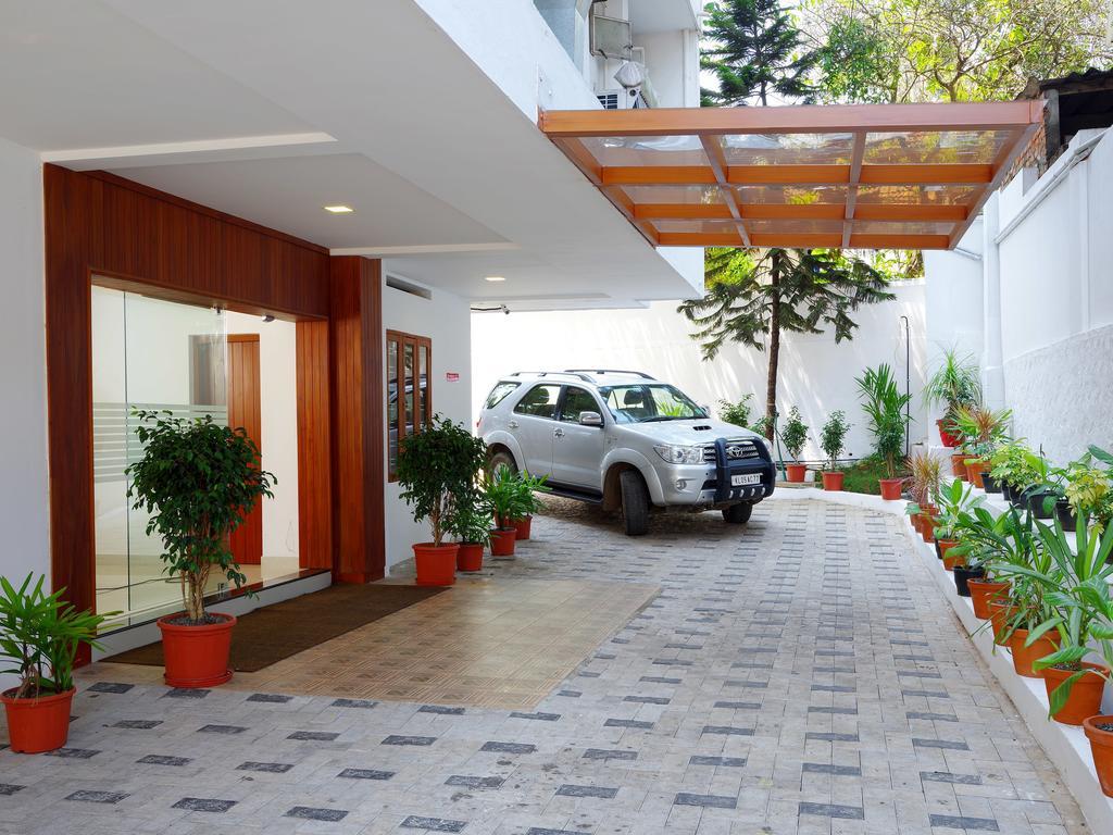 Iswarya Residency Hotel กัตตะยัม ภายนอก รูปภาพ
