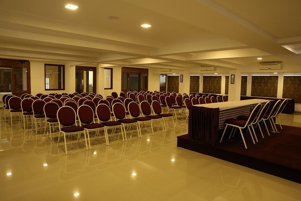 Iswarya Residency Hotel กัตตะยัม ภายนอก รูปภาพ
